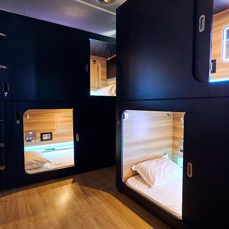 Capsule Hotel Montreal Exterior photo