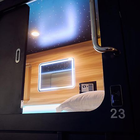 Capsule Hotel Montreal Exterior photo