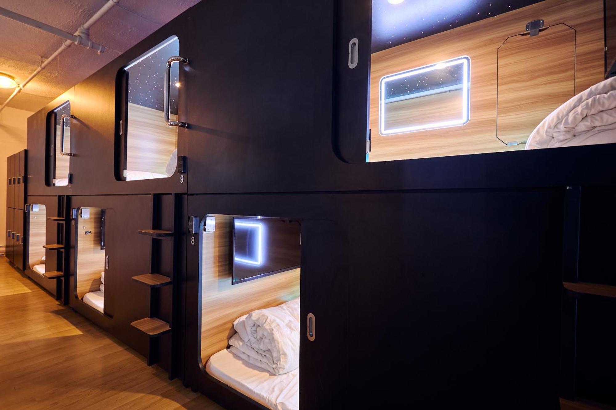 Capsule Hotel Montreal Exterior photo